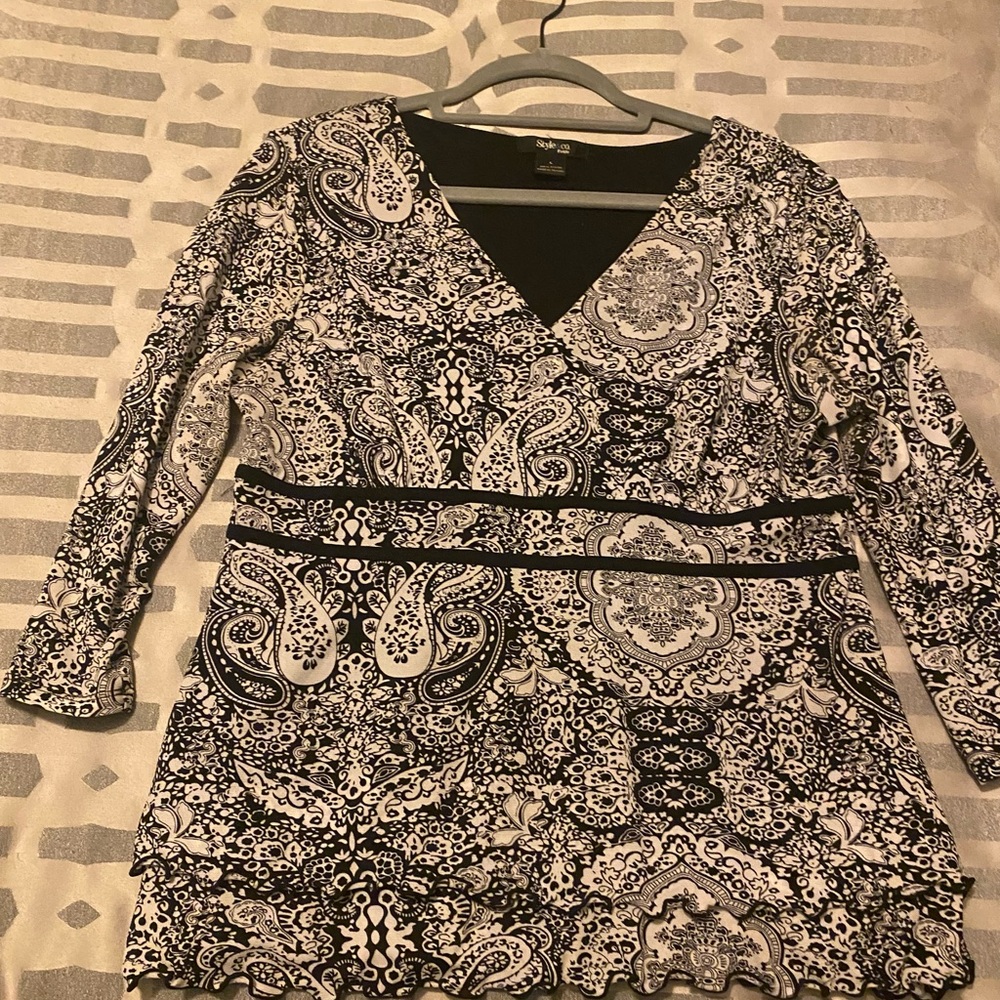 Style and company petite top size large